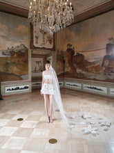 Load image into Gallery viewer, Woodstock veil - rent
