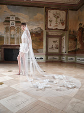 Load image into Gallery viewer, Woodstock veil - rent