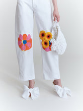 Load image into Gallery viewer, Egg jeans with flower patches, Off-white
